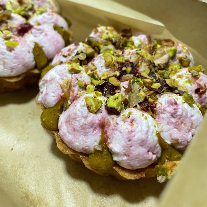 photo of Our Vegan Bakery Pistachio raspberry sheese tart shared by @pq on  02 Sep 2022 - review