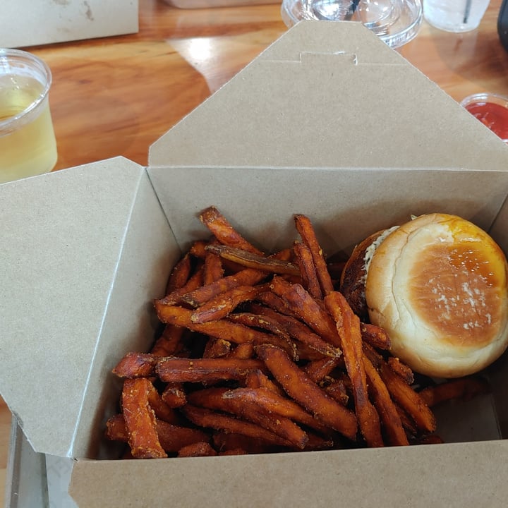 photo of HUMBL Spicy Chickn Sandwich with Sweet Potato Fries shared by @scubakitty77 on  17 Oct 2020 - review