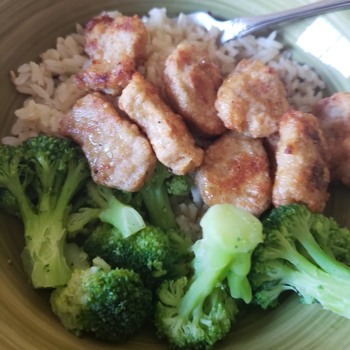 review photo of Trader Joe's Chicken-less Mandarin Orange Morsels shared by @morganthevegan on 27 Oct 2020 - review