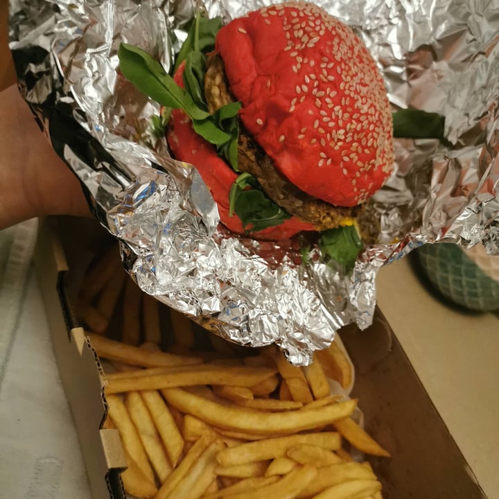 photo of Who Bar Burger Miley cirus shared by @limphun on  16 Aug 2022 - review