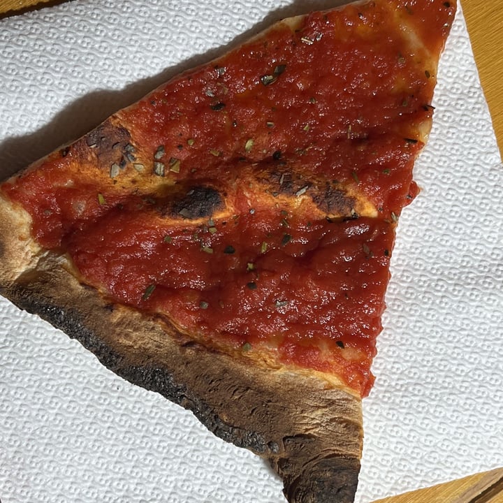 photo of Pizzeria Da Andrea Pizza marinara shared by @anto990 on  25 Apr 2022 - review