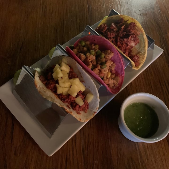 photo of EPIC HEALTHY AND JUICY Triologia De Tacos shared by @jviv98 on  07 Sep 2021 - review