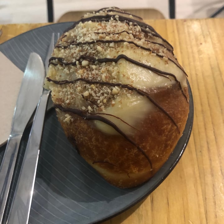photo of Delish Vegan Doughnuts Banana Beast shared by @barbarapgs on  28 Sep 2021 - review