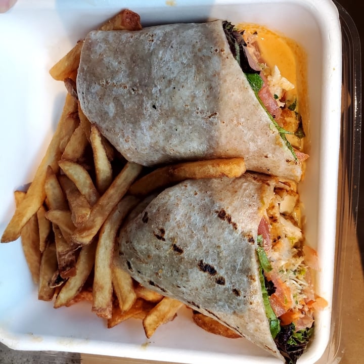 photo of Fresh on Front Buffalo Chicken Wrap shared by @whatacuriousnotion on  11 Oct 2022 - review