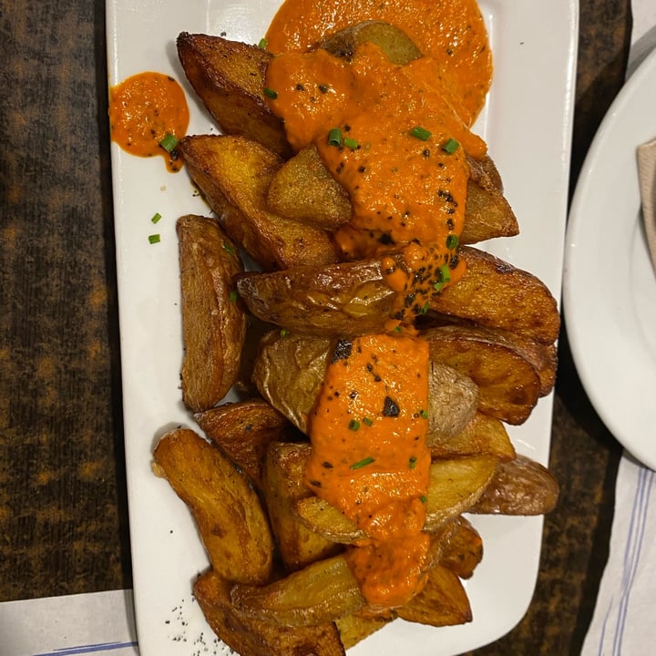 photo of Canadian Patatas con mojo y guacamole shared by @carmengf27 on  15 Apr 2022 - review