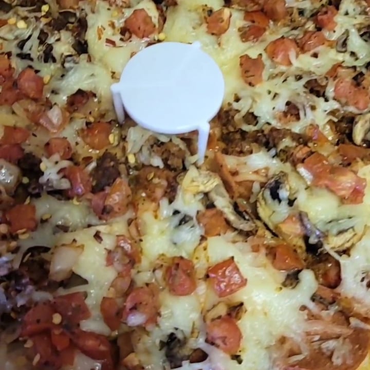 photo of Pizza Pizza Plant Based Build Your Own Pizza shared by @spade-explores on  16 Apr 2022 - review