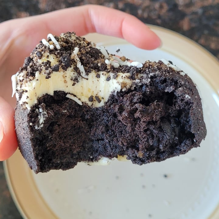 photo of Beacon Doughnuts Cookies & Cream shared by @yourfriendjen on  26 Feb 2022 - review