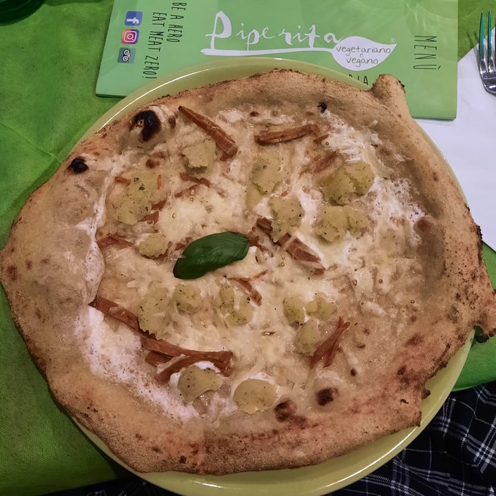 photo of Piperita Pizza Papera vegan shared by @tania- on  27 Mar 2022 - review