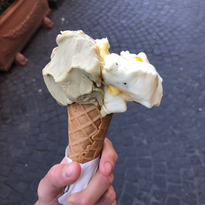 photo of Cento gelato artigianale italiano Gelato shared by @serrydl on  12 May 2022 - review