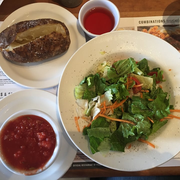 photo of Cheddar's Scratch Kitchen House Salad w/o Cheese, Croutons or Eggs & Plain Bake Potato w/Salsa shared by @starrstates on  24 Oct 2020 - review