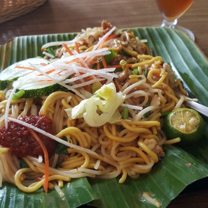 review photo of Gokul Raas Vegetarian Restaurant Mee goreng shared by @heerendd on 05 Nov 2020 - review