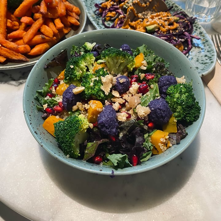 photo of Avo Brothers Autumn Crunch Salad shared by @emmis on  08 Nov 2022 - review
