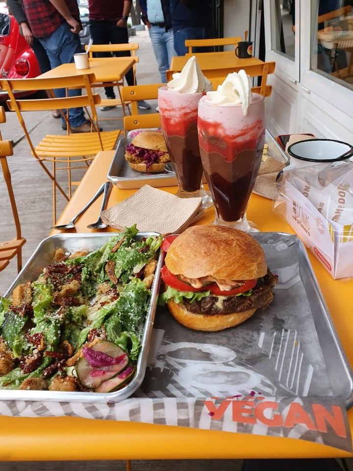 review photo of Fat Vegan Hamburguesa Fat shared by @claudiarolandera on 08 Mar 2020 - review
