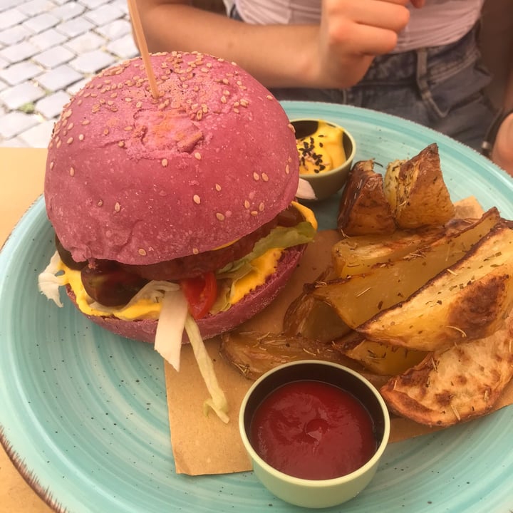 photo of Buddy Italian Restaurant Cafè Vegan Burger shared by @saradiv on  02 Dec 2021 - review