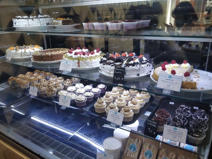 photo of Cloud Cakes Croissant & PB Chocolate Muffin shared by @gyanhan on  21 May 2018 - review