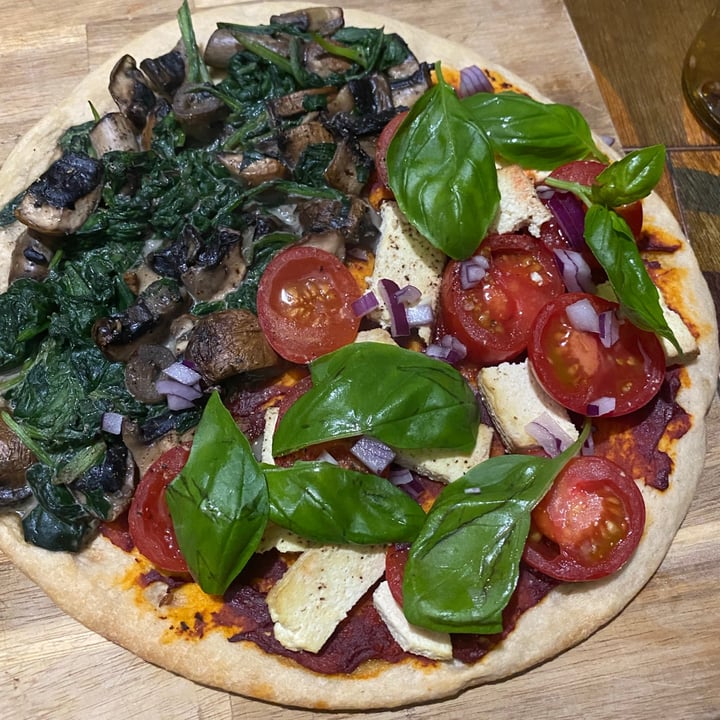 review photo of Vemondo Vegan Pizza Base with Cauliflower shared by @travelerafit on 07 Aug 2021 - review