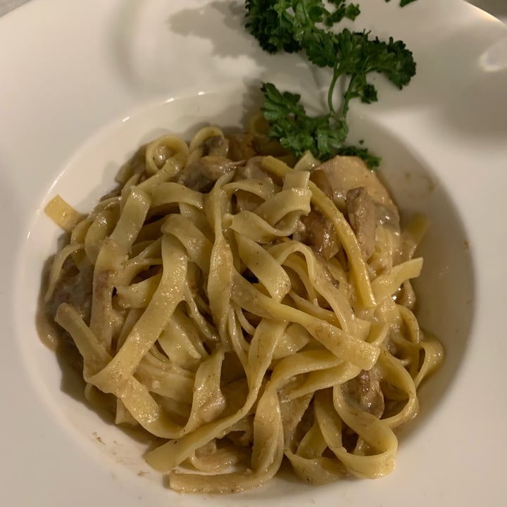 photo of Strippoli Milano Tagliatelle alla crema di noci e funghi porcini shared by @brisen on  23 Nov 2022 - review