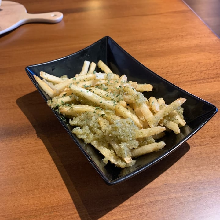 photo of Wisdom Vegan Bakery Garlic Parm Fries shared by @cayo on  05 Nov 2022 - review