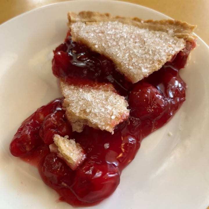 review photo of Twede's Cafe Cherry pie shared by @evilratking on 01 May 2022 - review