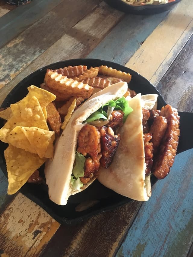 Photo of the dish “Teriyaki Tempeh Pitta”