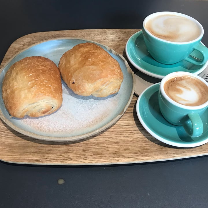 photo of Land&Monkeys Turenne Pain au chocolat shared by @marbracco on  25 Jun 2022 - review