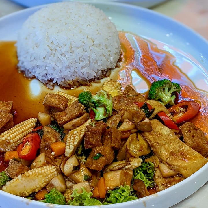 photo of Bangkok Jam Great World City Stir-fried Basil Tofu and OnlyEg with Thai Jasmine Rice shared by @xinru-t on  09 Aug 2022 - review