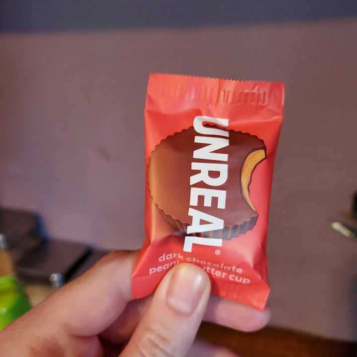 review photo of UNREAL Dark Chocolate Peanut Butter Cups shared by @cynicallyproven on 21 Dec 2021 - review