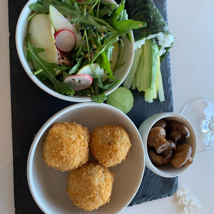 photo of The Fat Fish Arincini Balls, Vegetable Hand Roll And Mushrooms shared by @veggielover20 on  03 Jan 2022 - review