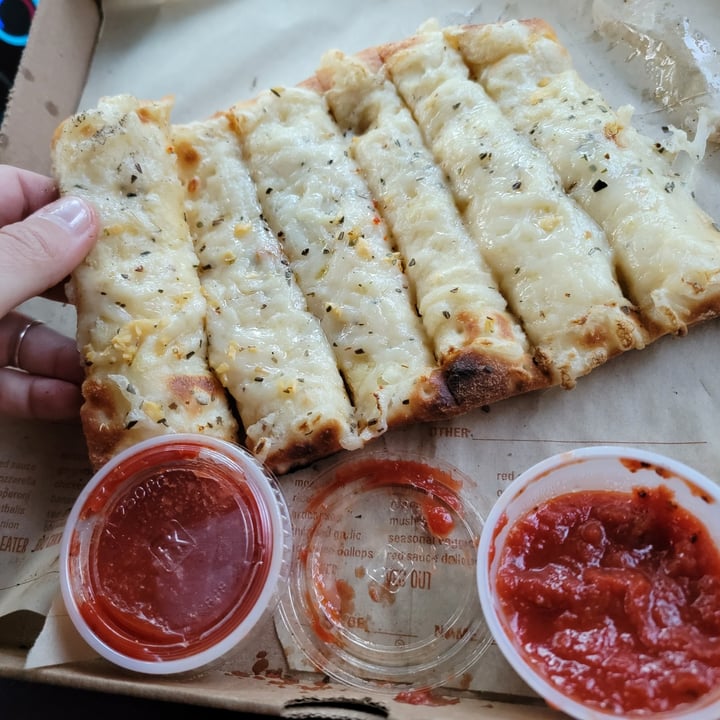 photo of Blaze Pizza Cheesy Bread shared by @kttylttrbreath on  07 May 2022 - review