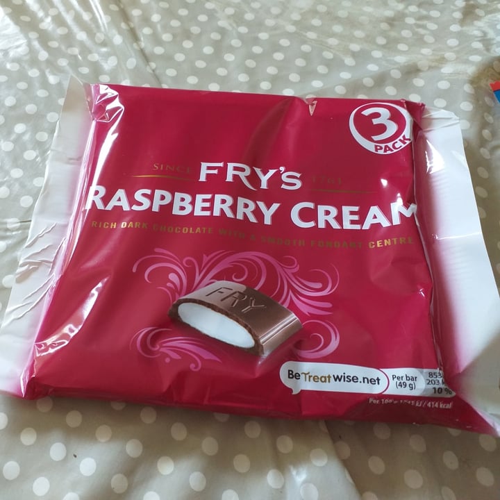 photo of Fry's Chocolate Fry’s Raspberry Cream shared by @glitterball84 on  03 Jun 2021 - review