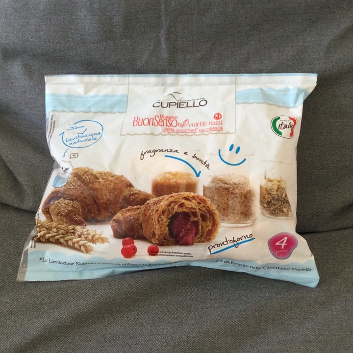 photo of Cupiello Cornetto vegan ai mirtilli rossi shared by @isauraelle on  09 Apr 2022 - review