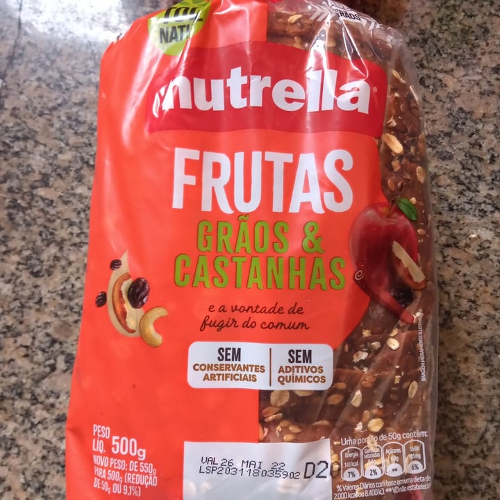 photo of Nutrella Pão frutas grãos e castanhas shared by @juliasilva on  17 May 2022 - review
