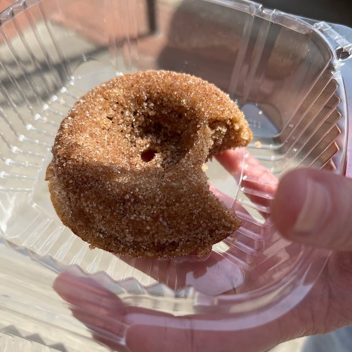 photo of Kelly's Bake Shoppe Cinnamon Sugar Donut shared by @mrsbubsmith on  25 Apr 2022 - review