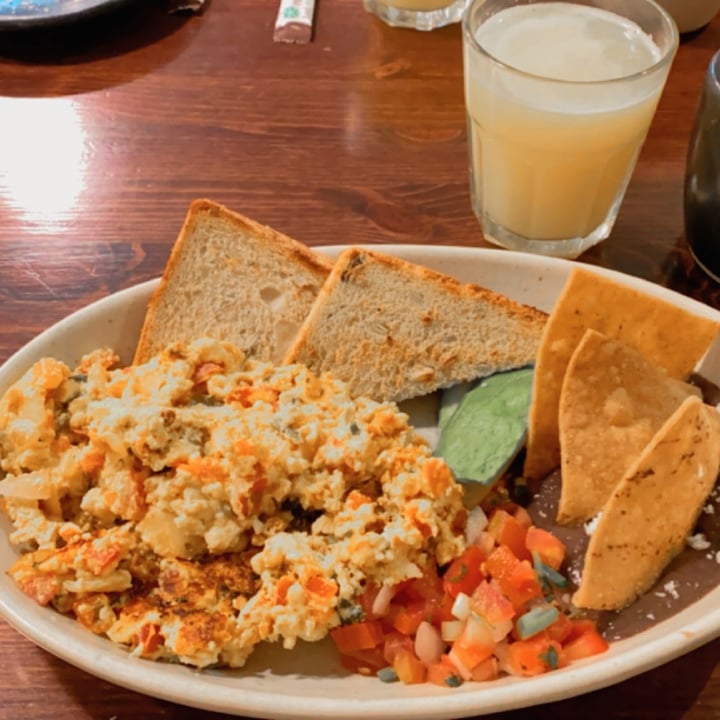 photo of Café Vegetal Tofu a la mexicana shared by @katysaneme on  17 Sep 2021 - review