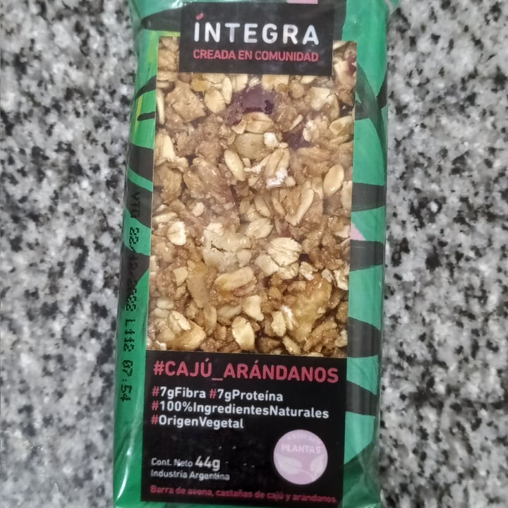 photo of Integra Barra De Cereal De Arandanos Y Caju shared by @miliforanimals on  17 Aug 2022 - review