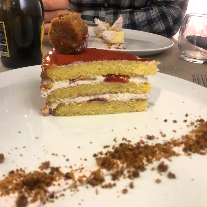 photo of Alice e Viola - Cucina vegetale Torta fragole e panna shared by @essemme on  03 Apr 2022 - review