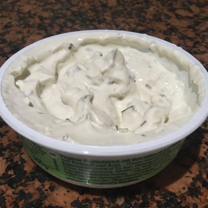 review photo of Vegan Island Chives Vegan Spread shared by @vgnisme on 29 Jan 2022 - review