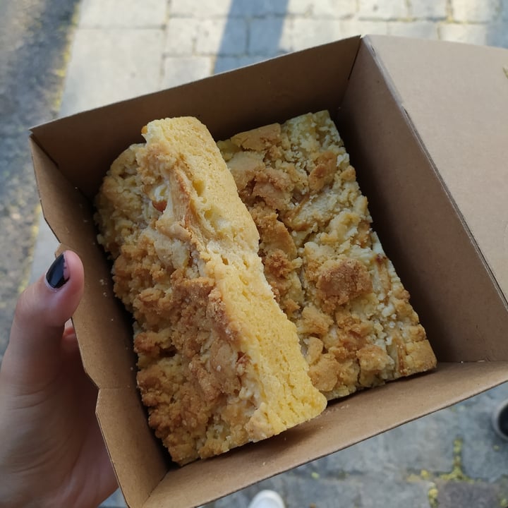 review photo of Dolce&Vegana enjoy ethically Crumble De Manzana shared by @rociobuciegas on 13 Aug 2020 - review