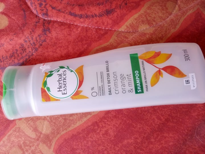 photo of Herbal Essences Shampoo Crimson orange & mint shared by @luceroreyes on  17 Apr 2020 - review
