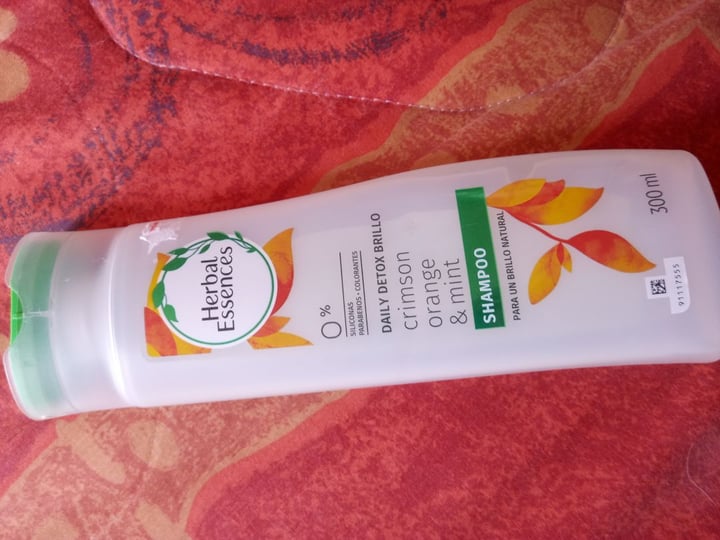 review photo of Herbal Essences Shampoo Crimson orange & mint shared by @luceroreyes on 17 Apr 2020 - review