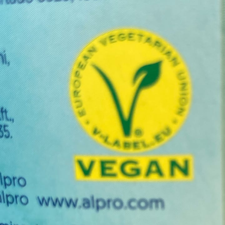 review photo of Alpro Absolutely Coconut STRACCIATELLA shared by @vevvesped on 09 May 2022 - review
