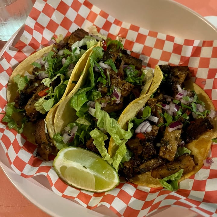 review photo of Vegan Junkies Tacos with crispy seitan shared by @veninis on 16 Dec 2022 - review