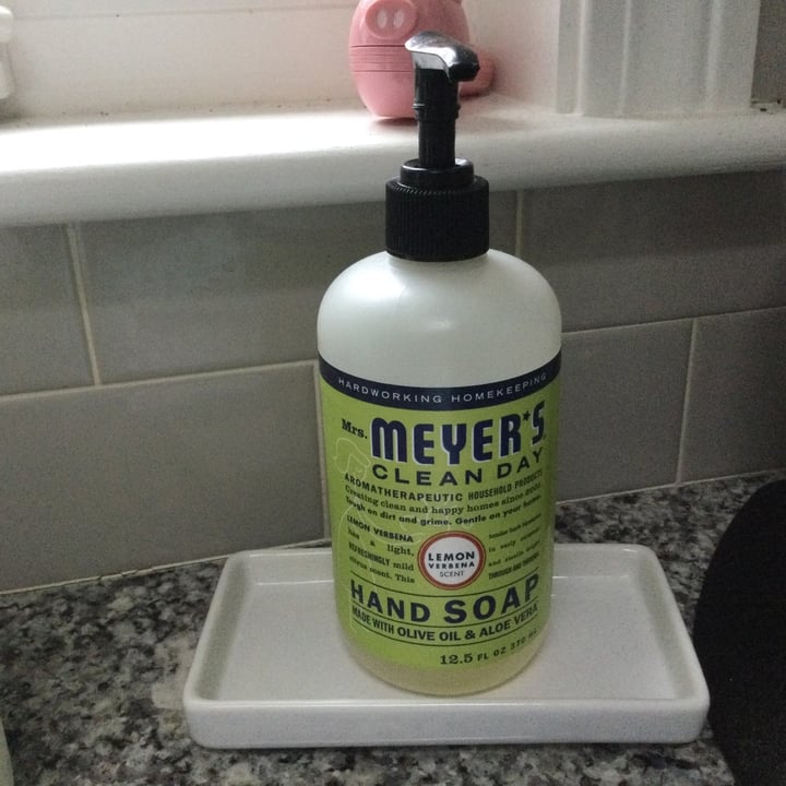 review photo of Mrs. Meyer's Clean Day Lemon Verbena Liquid Hand Soap shared by @mmdolan on 30 Dec 2020 - review