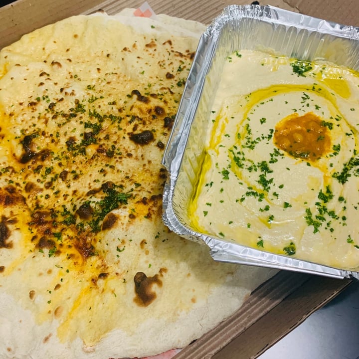 review photo of Café Zorba Pizza half marinara half spinach shared by @luchovg on 18 Sep 2020 - review