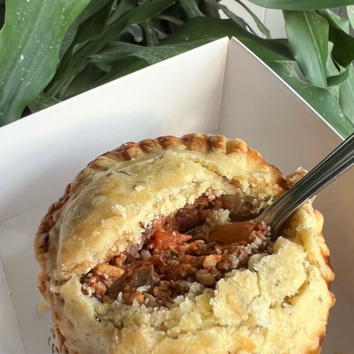 photo of Lilac Oak Mini Bolognese Pie shared by @consciouscookieee on  28 Nov 2021 - review