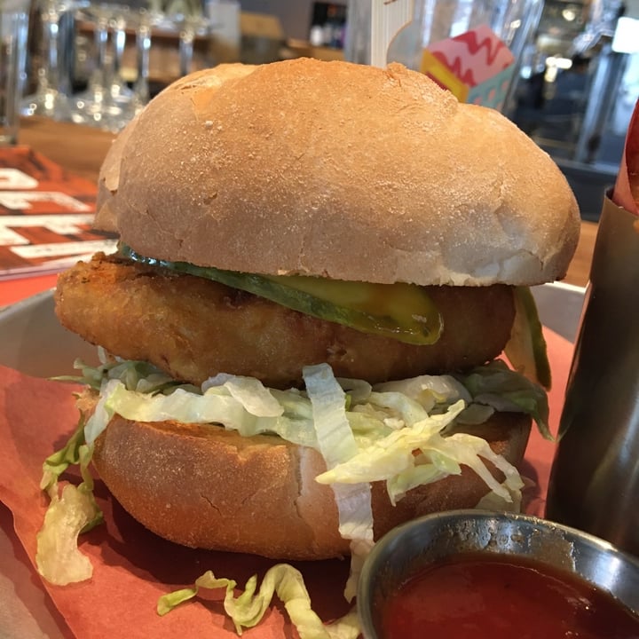 review photo of Beertown Public House Guelph Vegan Carolina Fried Chick’n Sandwich shared by @scottofsherwood on 13 Mar 2020 - review