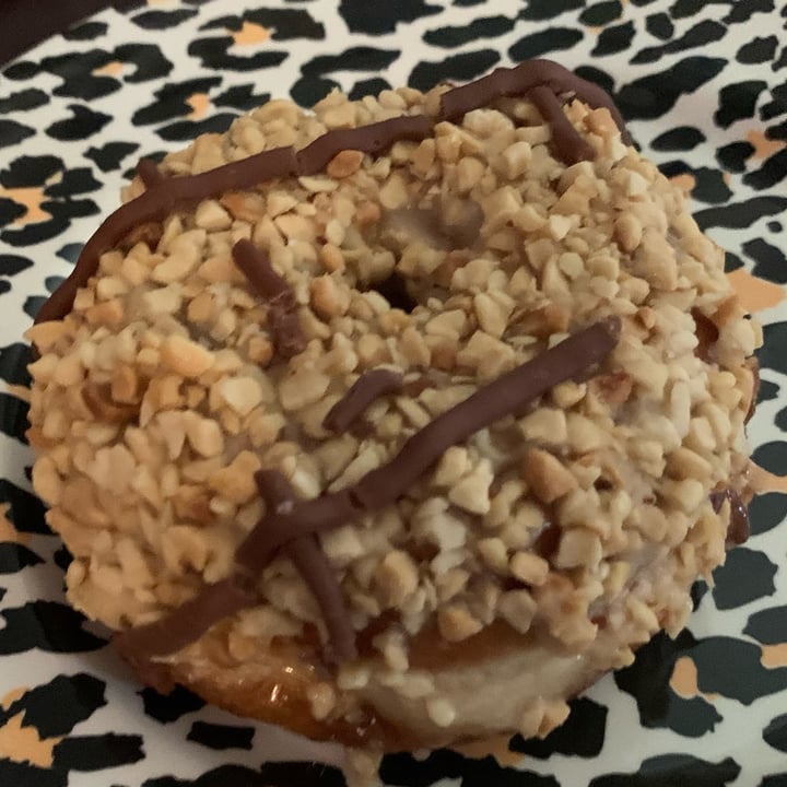 photo of Crave Doughnuts Caramel Peanut Crunch shared by @fsshealth on  31 Oct 2021 - review