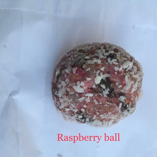 Photo of the dish “raspberry ball”
