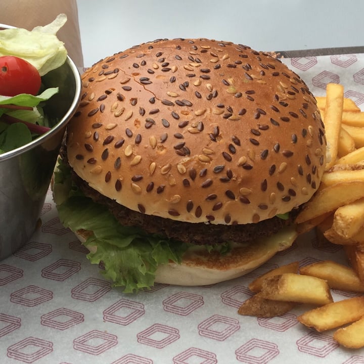 photo of Roadster Diner Vegan burger shared by @yasminag on  06 Dec 2020 - review