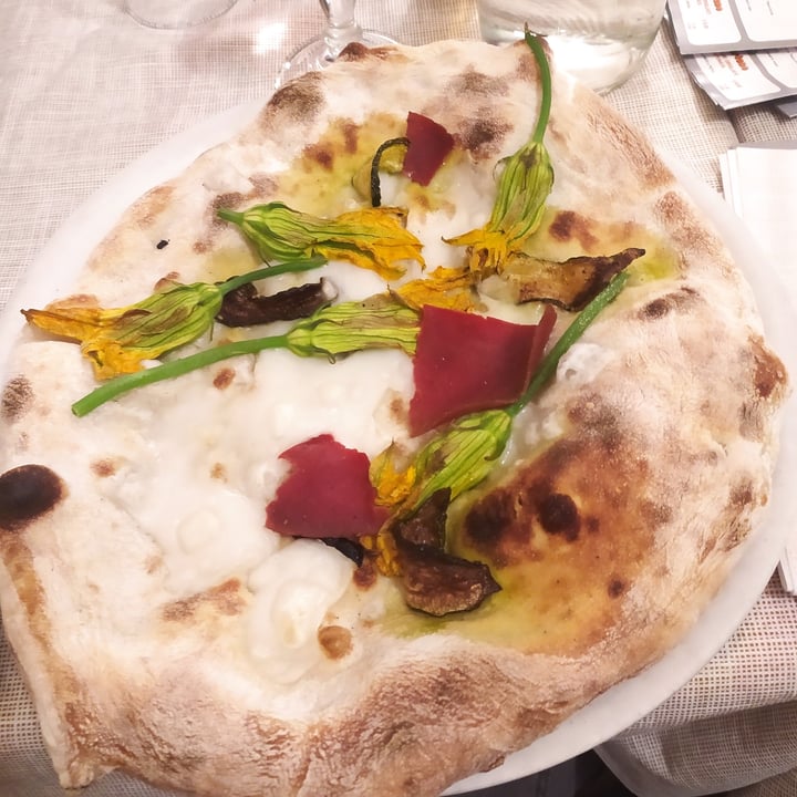 photo of Il Papiro Pizza vega fiori di zucca shared by @lalla2527 on  18 Dec 2022 - review